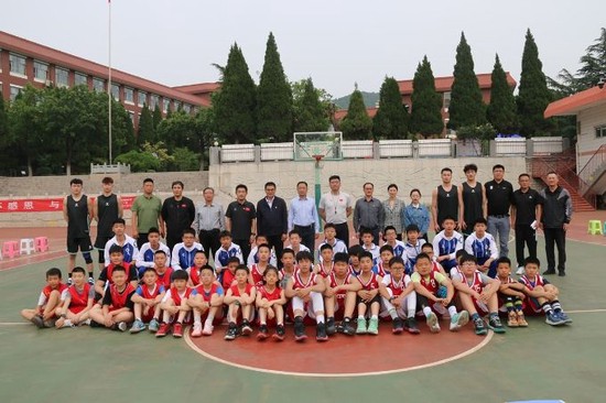 如何在篮球表演赛中观察和发展个人技能_2